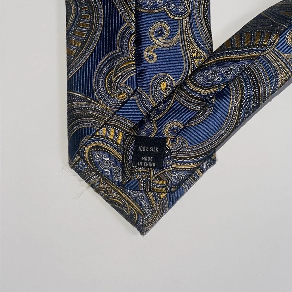 JOS. A. BANK Blue Gold Paisley Silk Tie Hand Made In China W: 3.5
